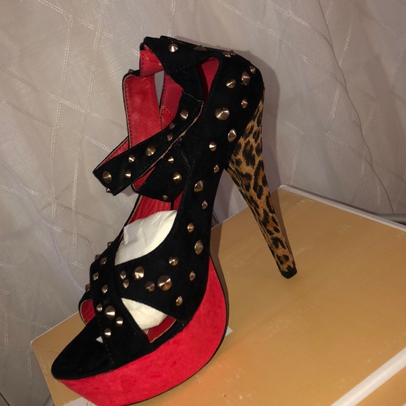Red cheetah heels with gold studs - Picture 2 of 4